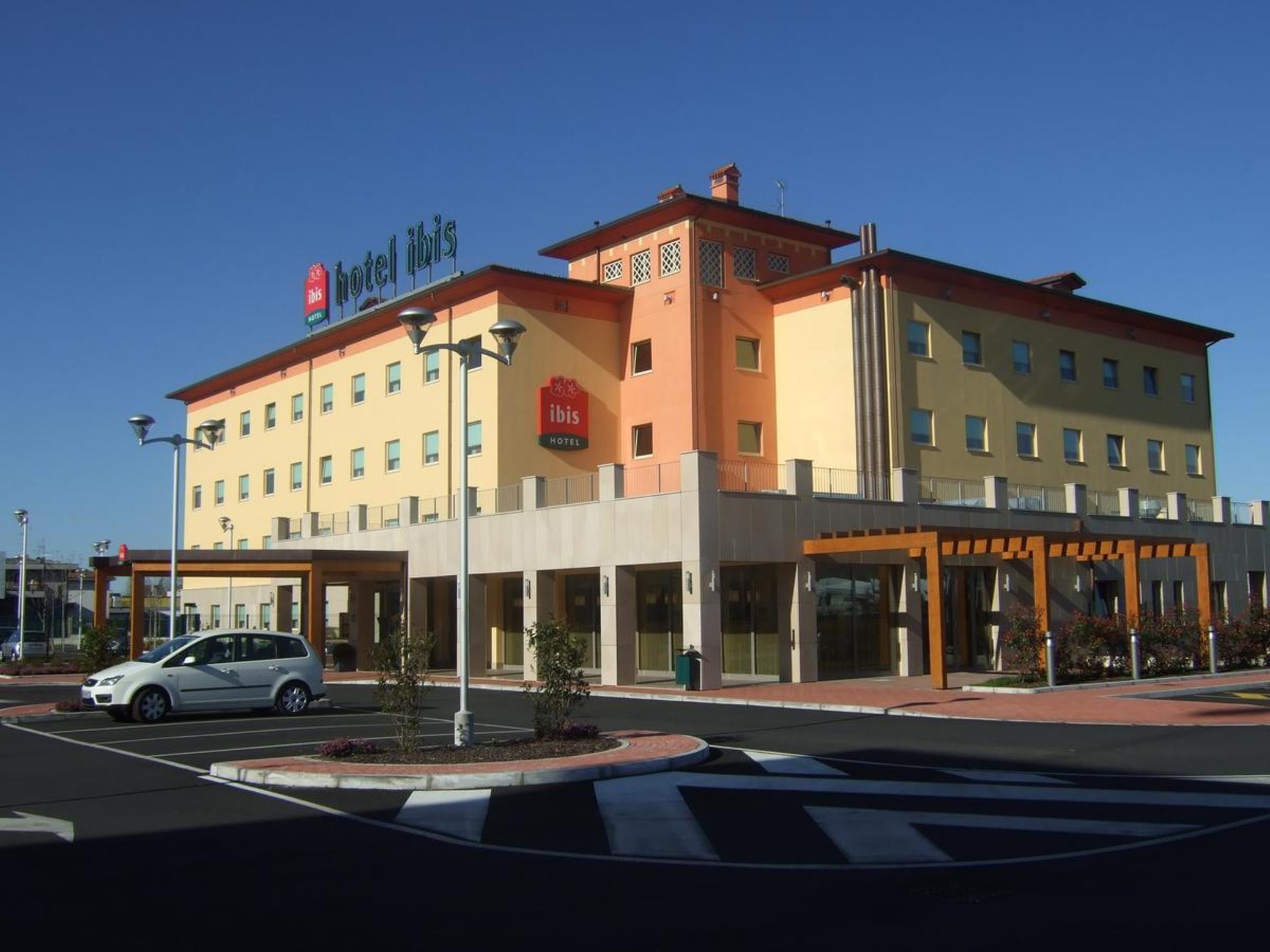 Ibis Como Grandate Exterior foto