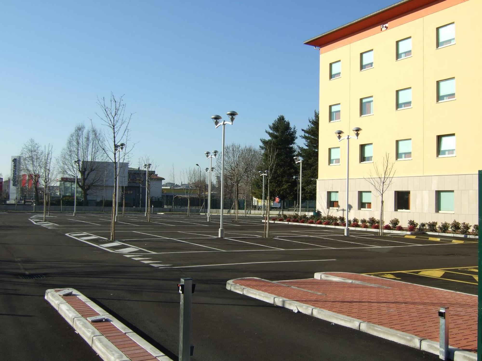 Ibis Como Grandate Exterior foto