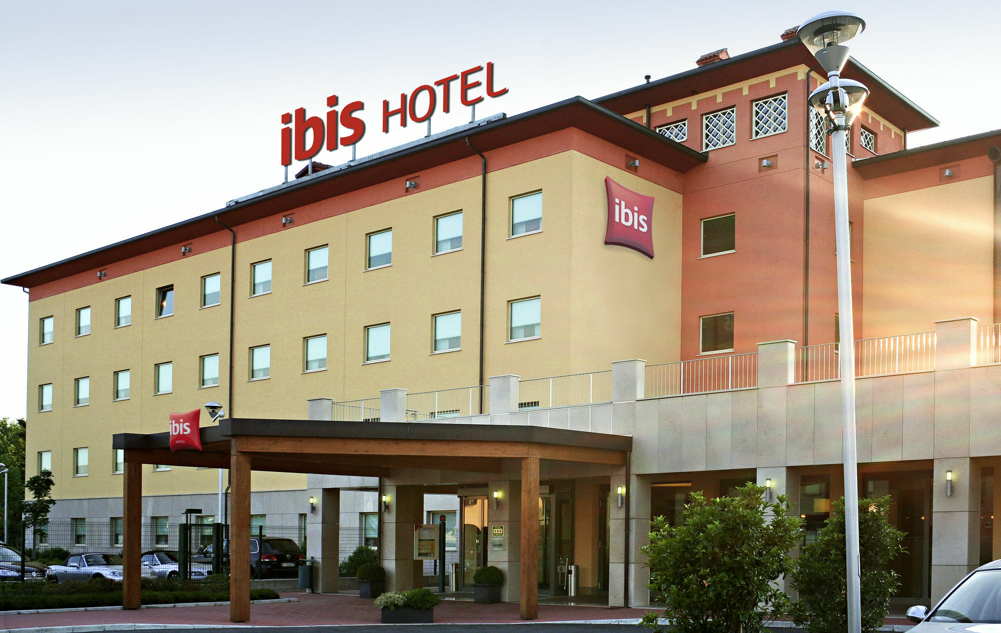 Ibis Como Grandate Exterior foto